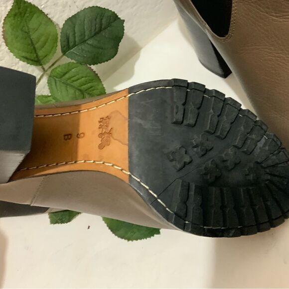 Coach Odelle Taupe Leather Slip On Block Heel Chelsea Ankle Boots Women's 9 B - Picture 9 of 14